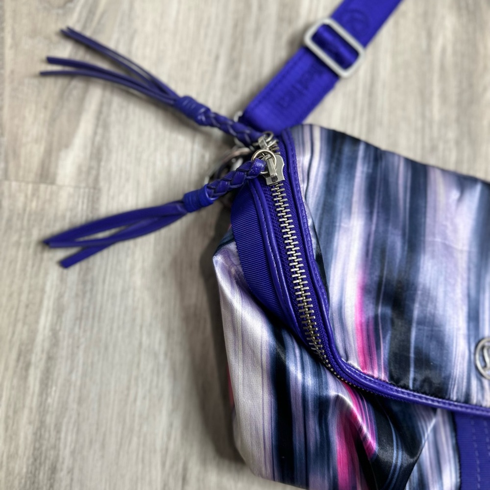 🦄🦄Lululemon Good Fortune Bag - Picture 9 of 16